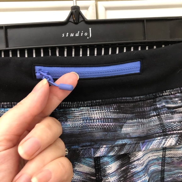 SIZE 6 - Ivivva by Lululemon girls lined shorts - Picture 6 of 10